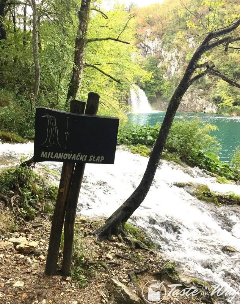 a sign post at plitvice