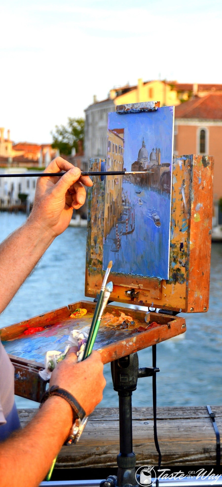 One of the top 10 fun #ThingsToDo in #Venice, #Italy is to enjoy the works of street artists. Check out for more! #travel #photography @tasteontheway