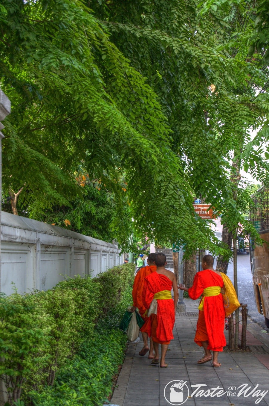 Top 10 Best Things to Do in Bangkok - Taking a walk through the city is just one of the top #thingstodo in #Bangkok, #Thailand. Check out for more! #travel #photography @tasteontheway