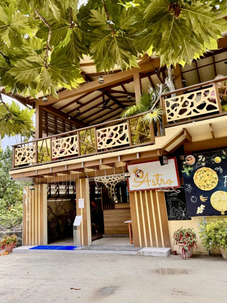 Place to Eat in Thoddoo