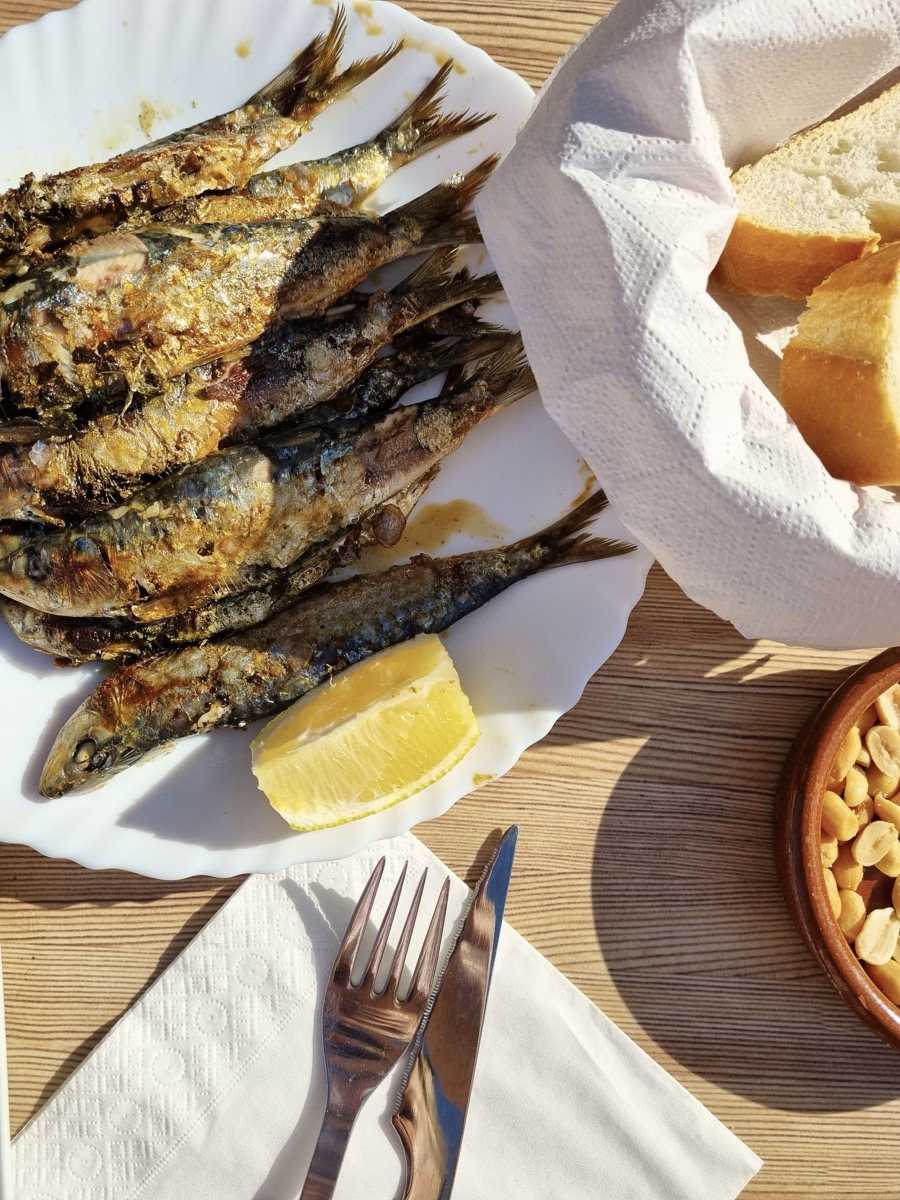 grilled sardines with lemon