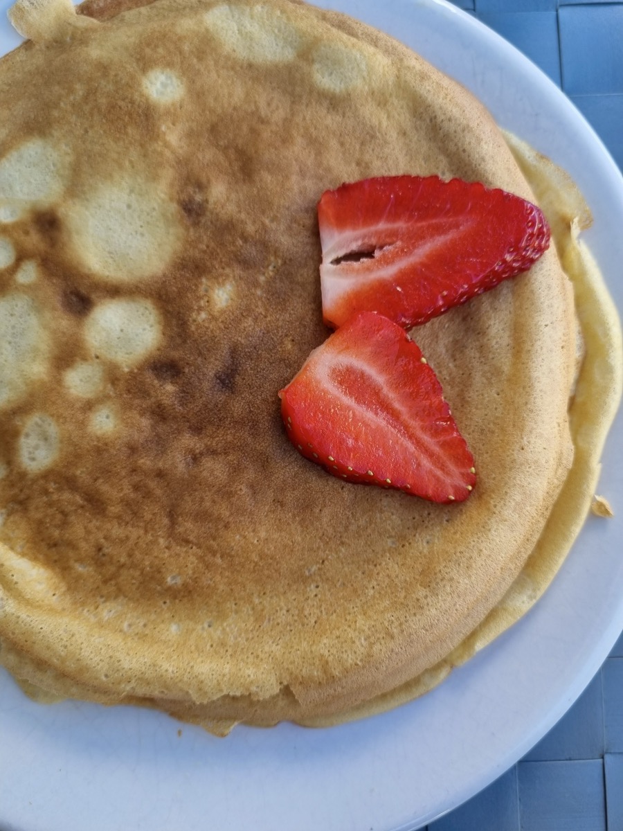 pancakes with strawberries